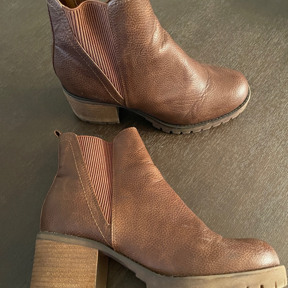Cognac Brown leather booties